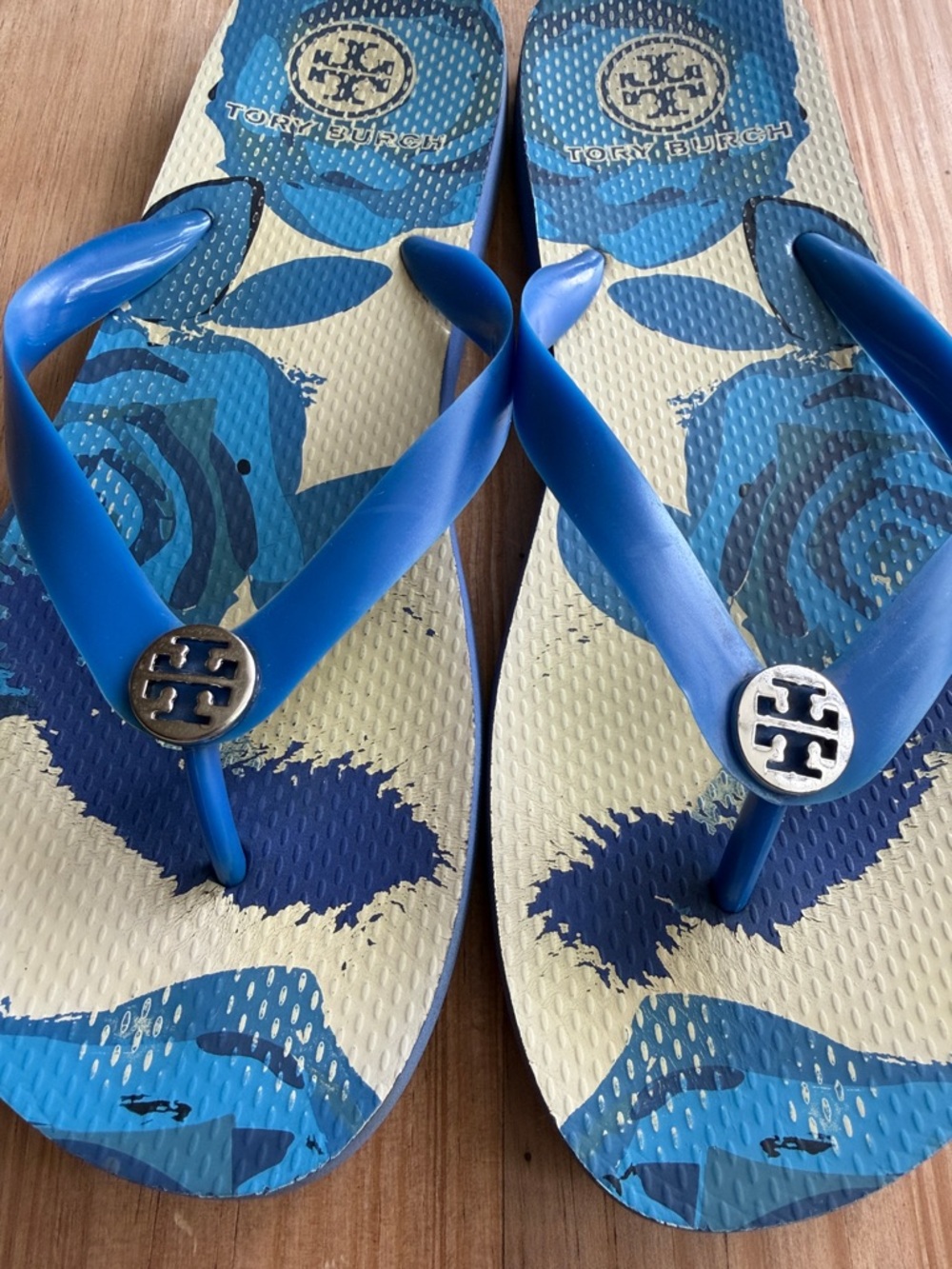 Tory Burch Blue Floral Logo Flip-Flops - Picture 4 of 6